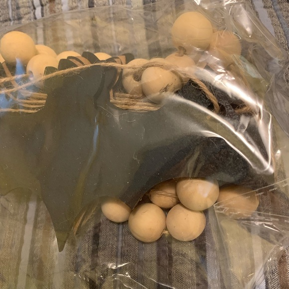 Halloween Black Bat Handmade Wooden Bead Jute Twine Garland 6ft NIP - Picture 3 of 4